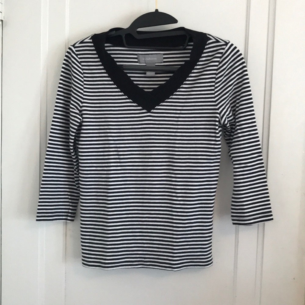 🌟LIZ CLAIBORNE Black & White Striped  V-Neck Shirt
